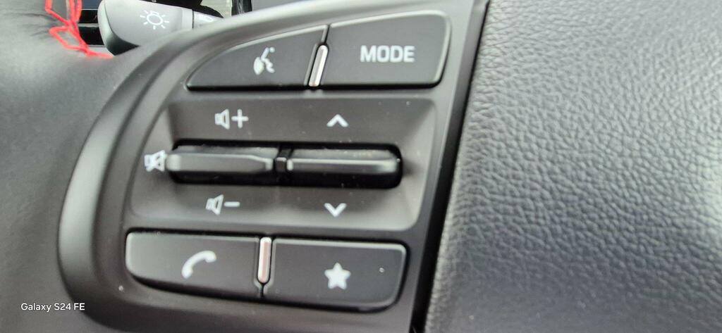 Hyundai I10 1.0 63 Advance Nav White #16