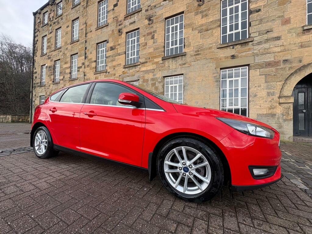 Ford Focus 1.5 Tdci Zetec Euro 6 Ss SN17ZZO Red #4