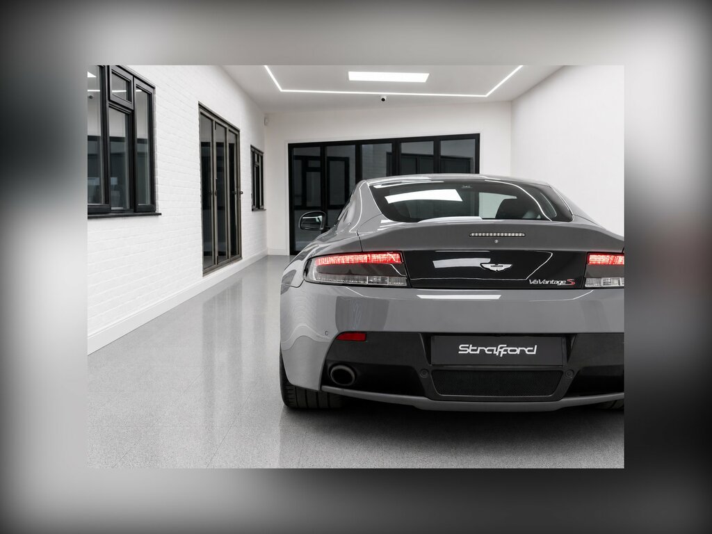 Aston Martin Vantage S White #18