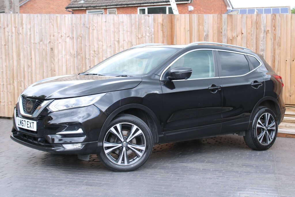 Nissan Qashqai 1.2 Dig-t N-connecta Black