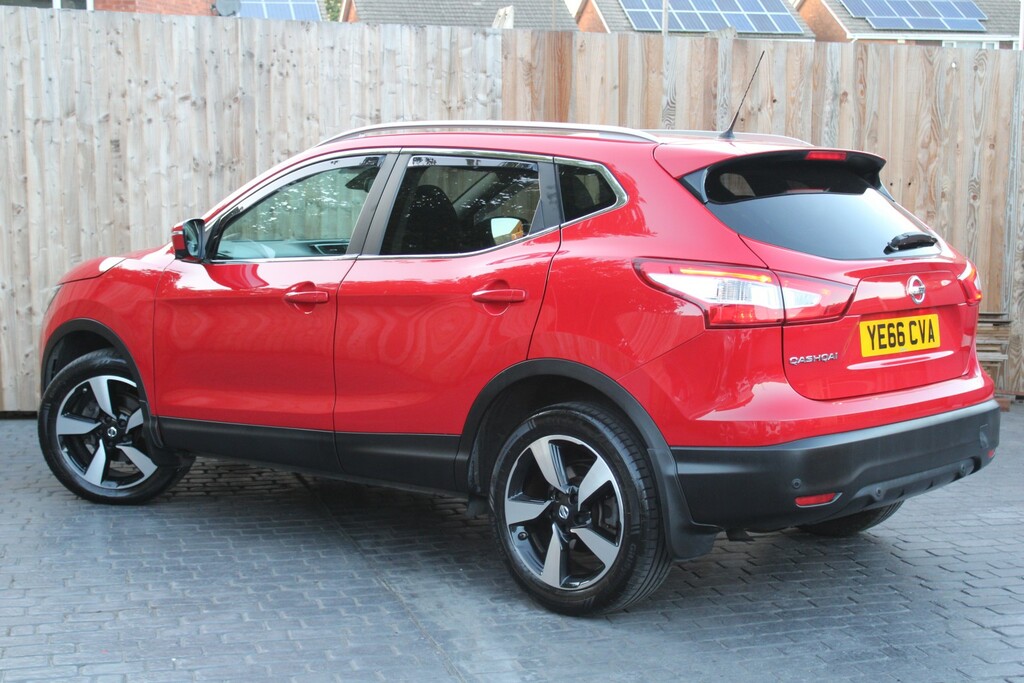 Nissan Qashqai 1.2 Dig-t N-connecta Red #4