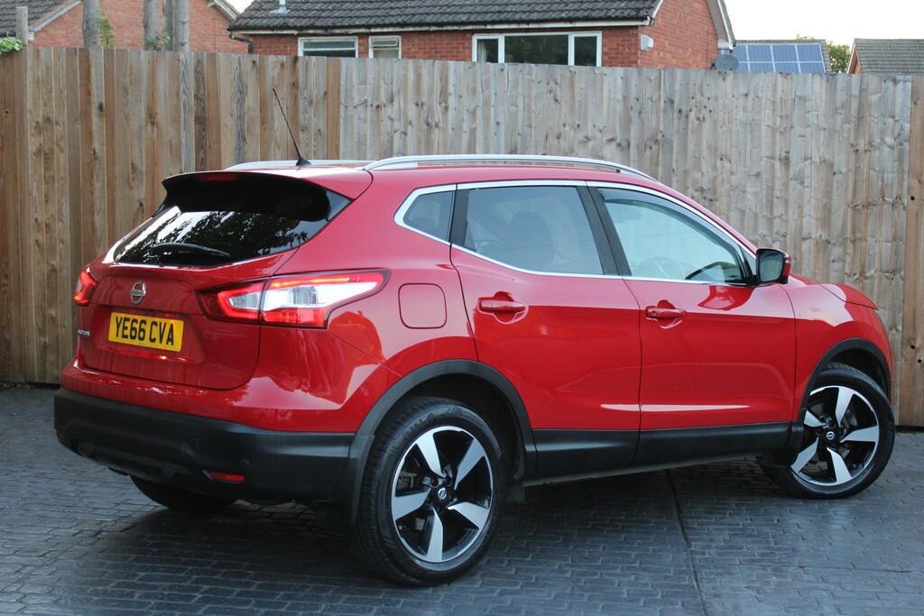 Nissan Qashqai 1.2 Dig-t N-connecta Red #3