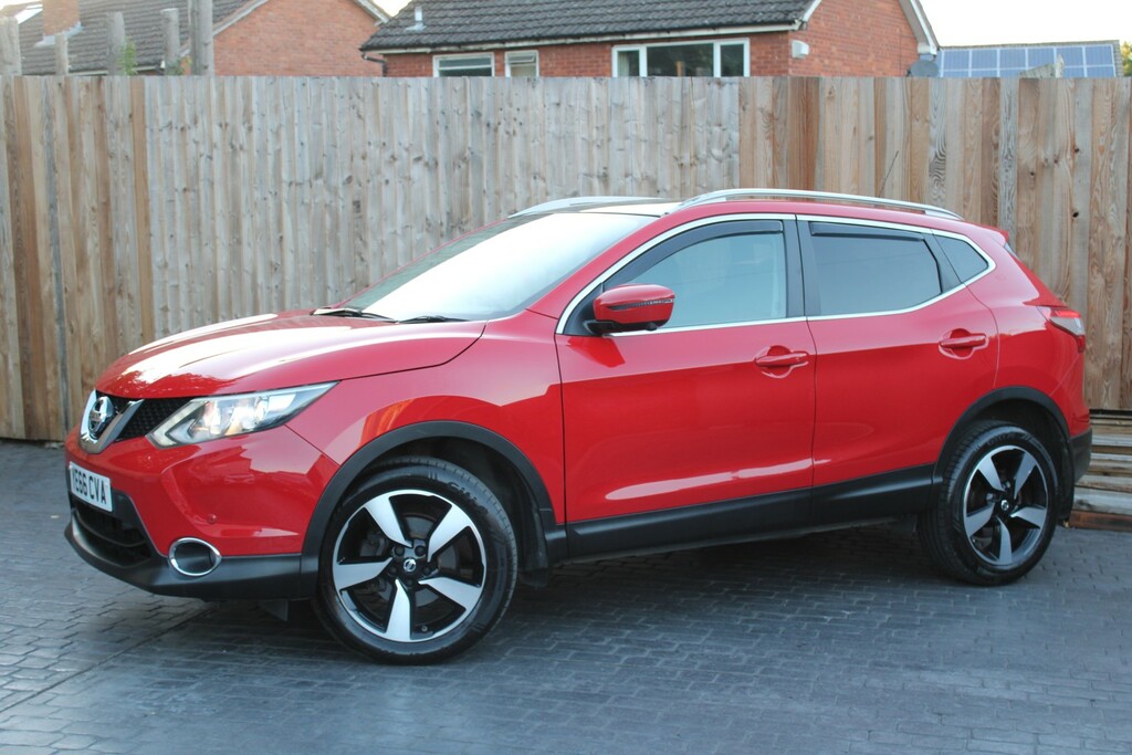 Nissan Qashqai 1.2 Dig-t N-connecta Red
