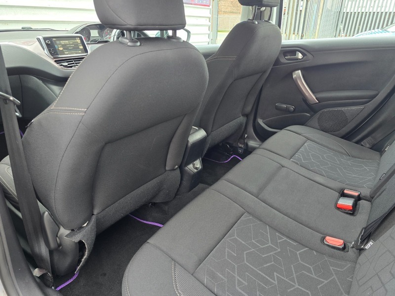 Peugeot 2008 1.2 Puretech Active White #32