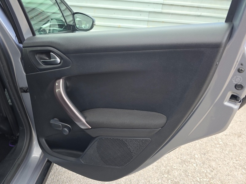 Peugeot 2008 1.2 Puretech Active White #28