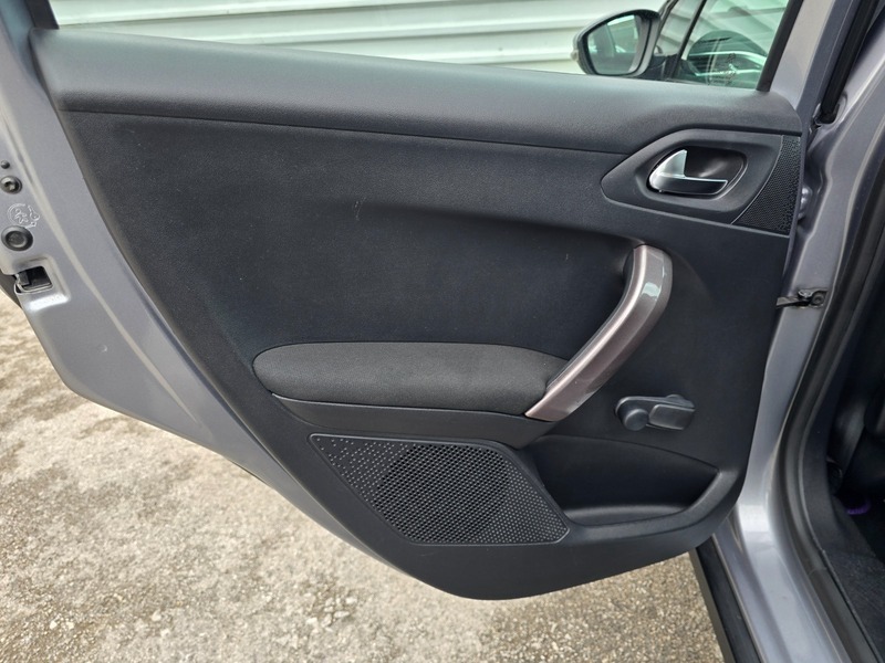 Peugeot 2008 1.2 Puretech Active White #30