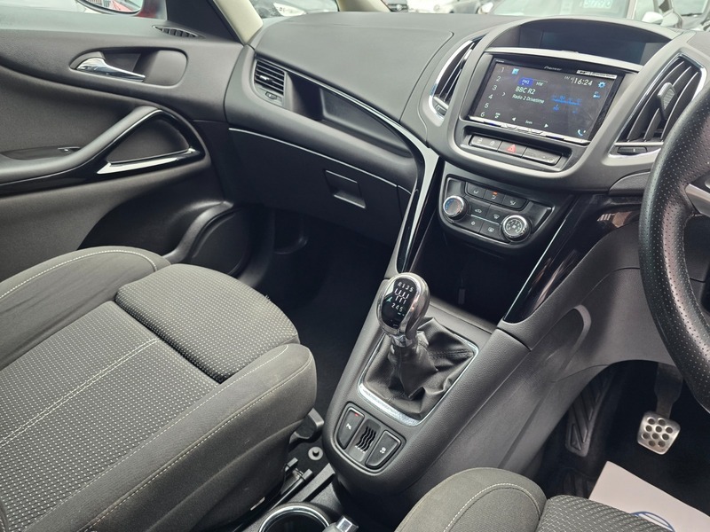 Vauxhall Zafira Mpv White #18