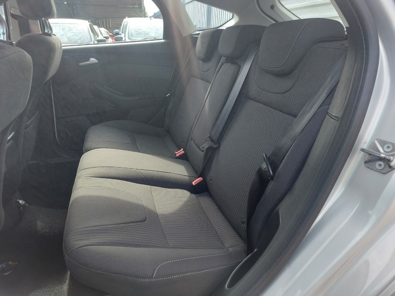 Ford Focus 1.0 Ecoboost 125 Zetec S White #12