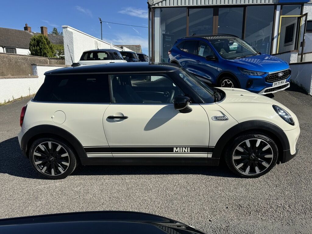Mini Hatch 1.5 Cooper Exclusive Hatchback E NG69TYU White #2