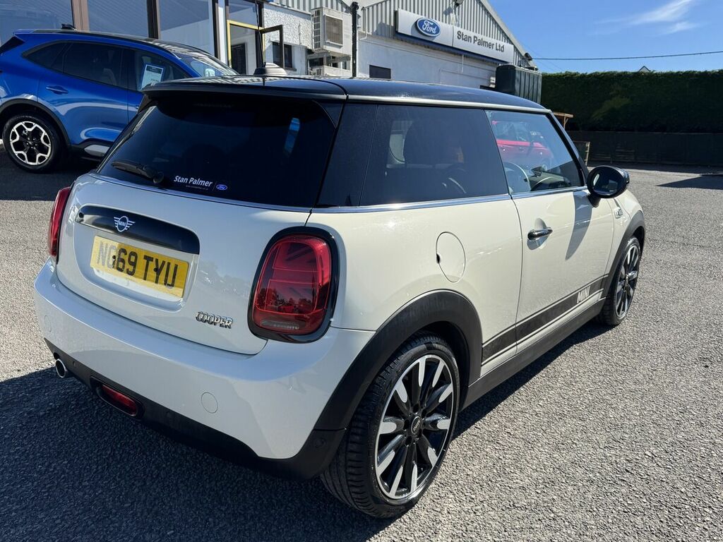 Mini Hatch 1.5 Cooper Exclusive Hatchback E NG69TYU White #3