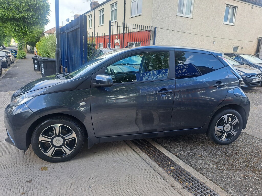 Toyota Aygo 1.0 Vvt-i X-clusiv3 RX17UEP Grey #2