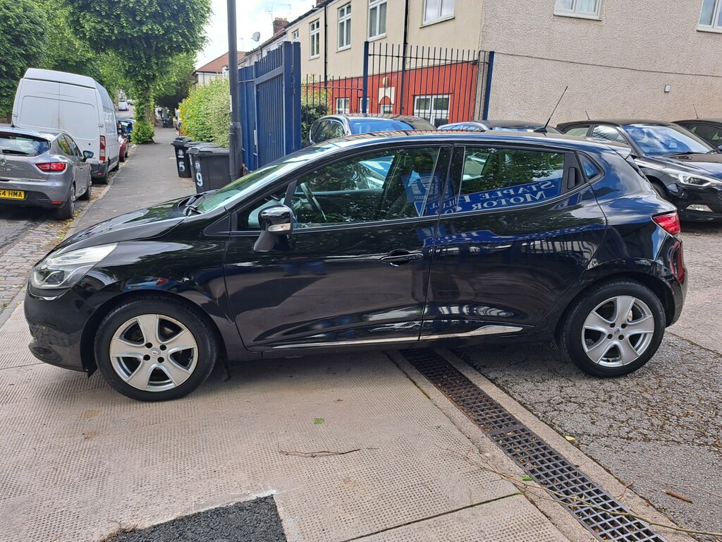 Renault Clio 1.2 16V Dynamique Medianav Black #2