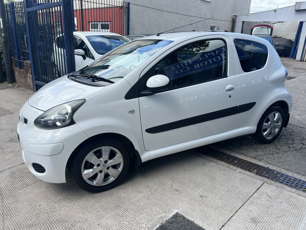 Toyota Aygo 1.0 Vvt-i Go White #2