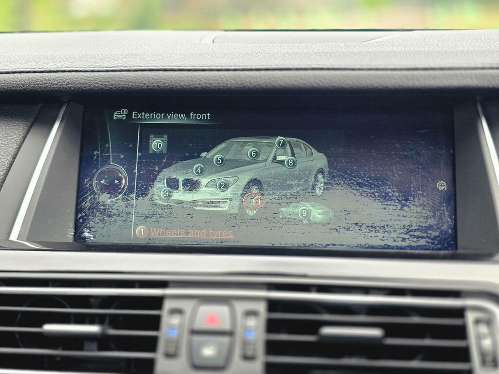 BMW 7 Series M Sport White #51
