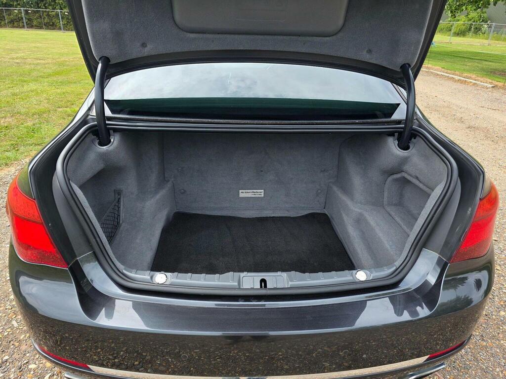BMW 7 Series M Sport White #61