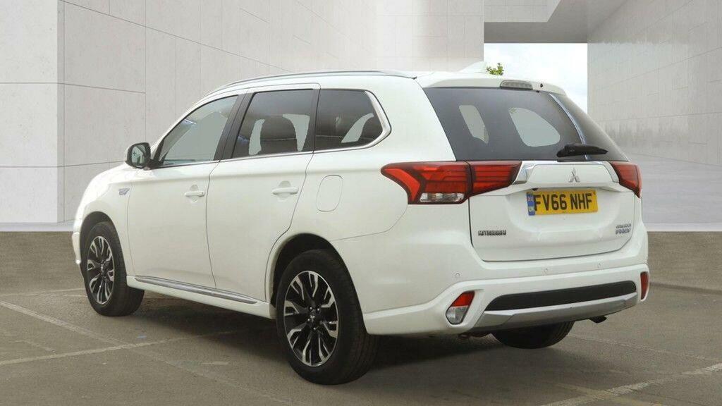 Mitsubishi Outlander 2.0H 12Kwh 4H Cvt 4Wd Euro 6 Ss White #3