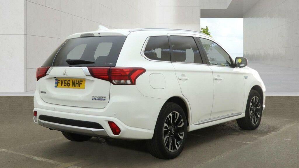 Mitsubishi Outlander 2.0H 12Kwh 4H Cvt 4Wd Euro 6 Ss White #4