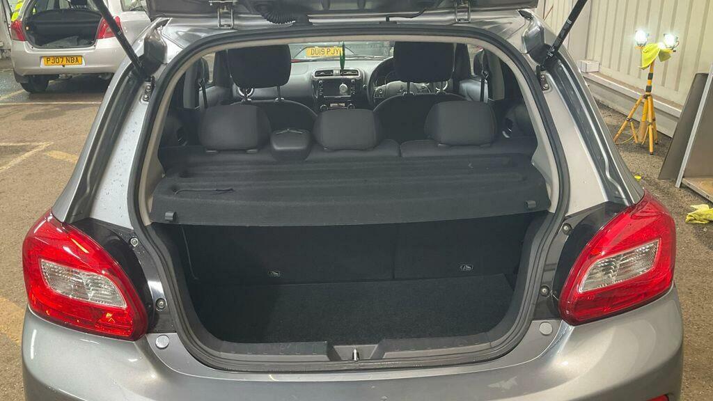 Mitsubishi Mirage Mirage 4 White #8