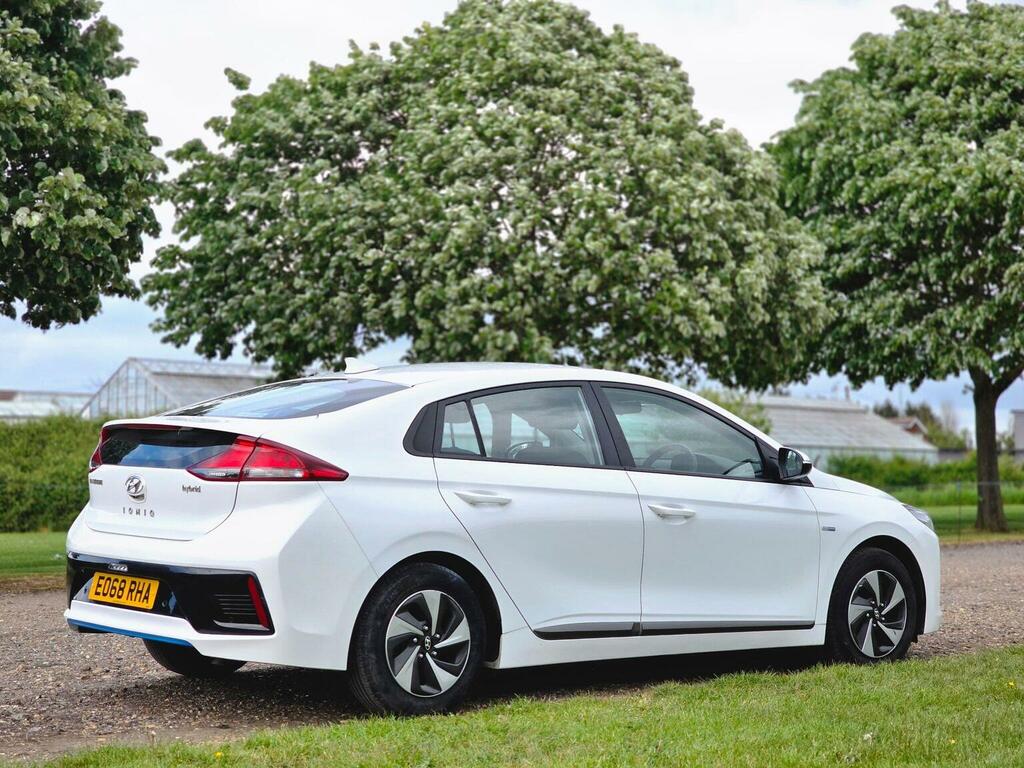 Hyundai Ioniq 1.6 H-gdi Se Dct Euro 6 Ss White #4