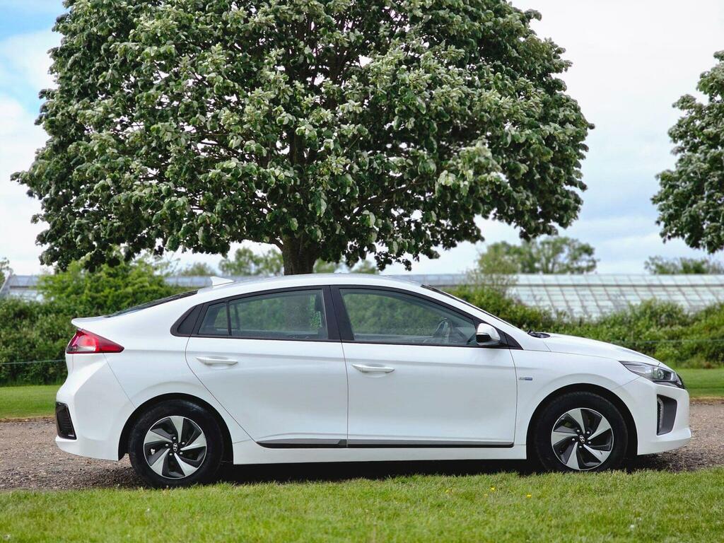 Hyundai Ioniq 1.6 H-gdi Se Dct Euro 6 Ss White #3