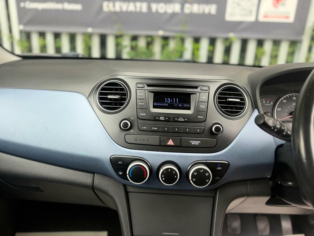 Hyundai I10 1.0 S 65 Bhp White #19