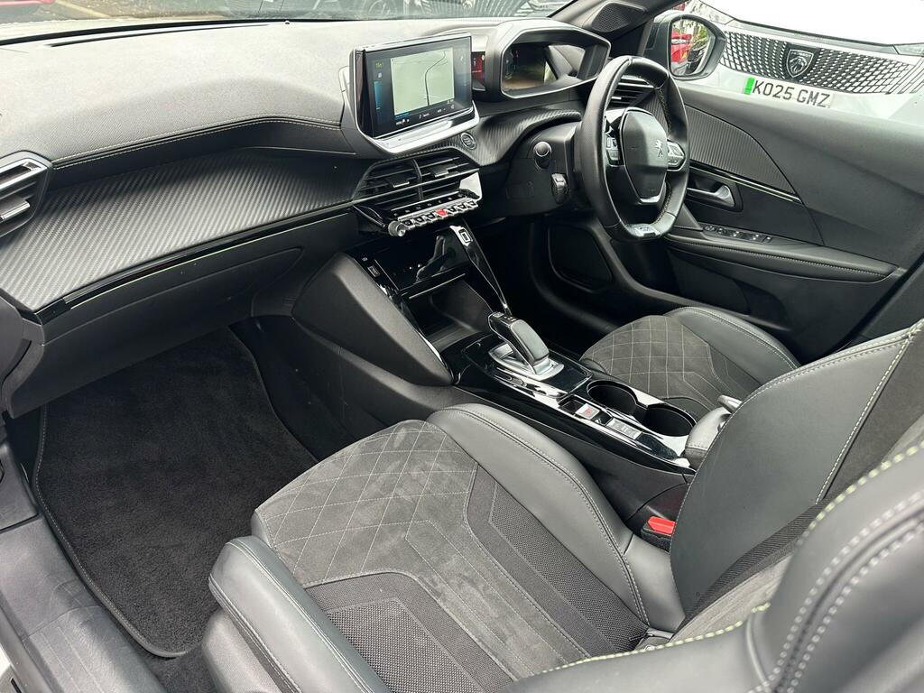 Peugeot e-208 50Kwh Gt Premium FD71UEG White #4