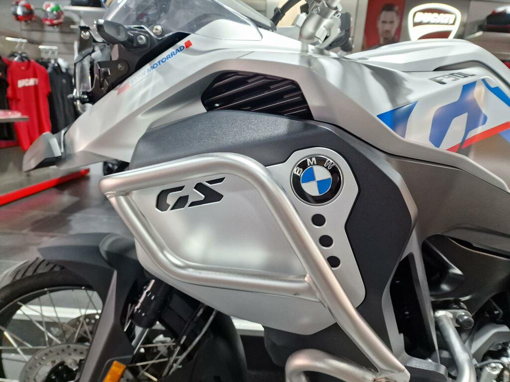 BMW  Sports White #20