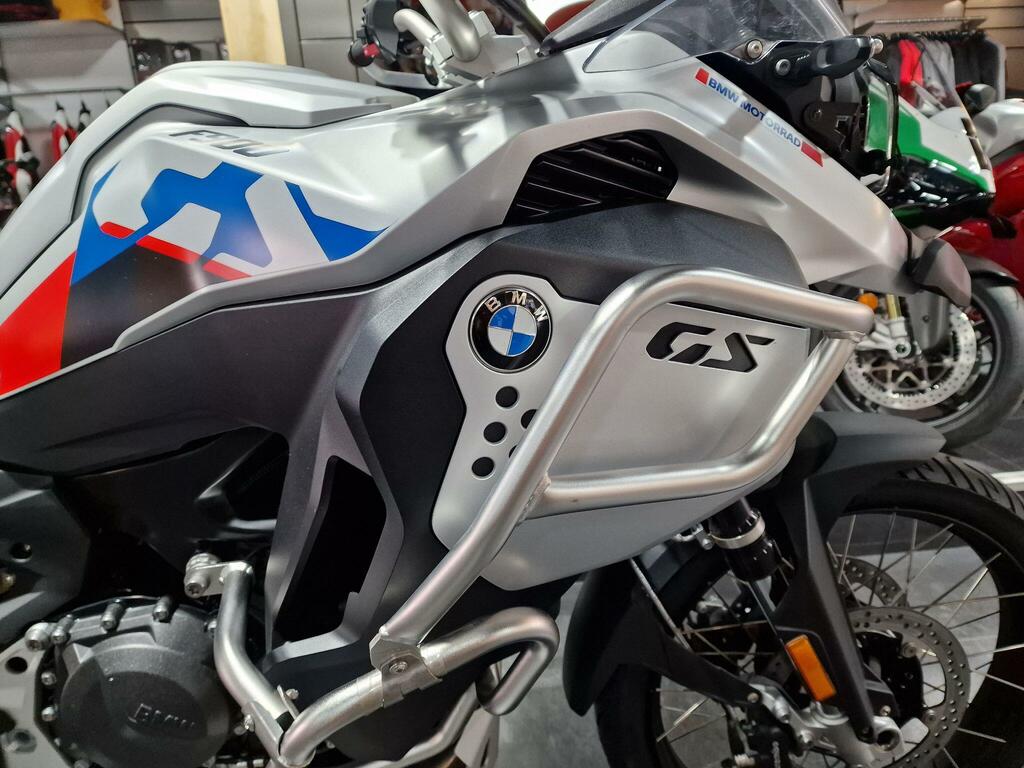 BMW  Sports White #4