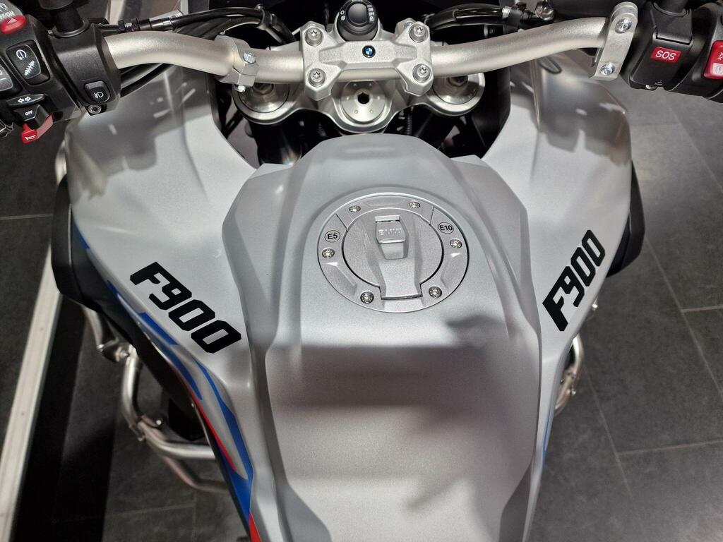 BMW  Sports White #12