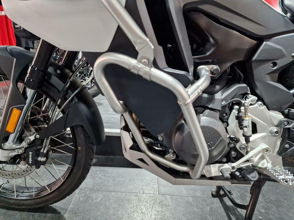 BMW  Sports White #19
