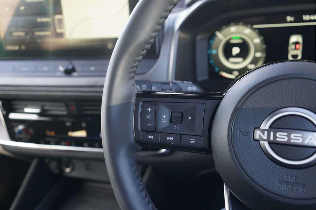Nissan Qashqai Hatchback Grey #37