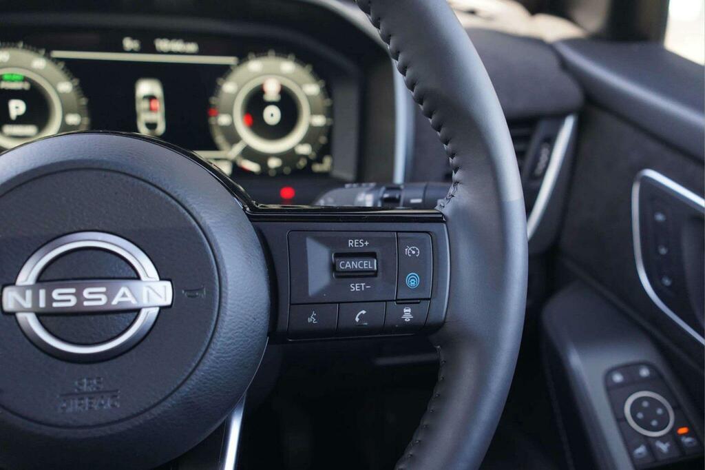 Nissan Qashqai Hatchback Grey #38