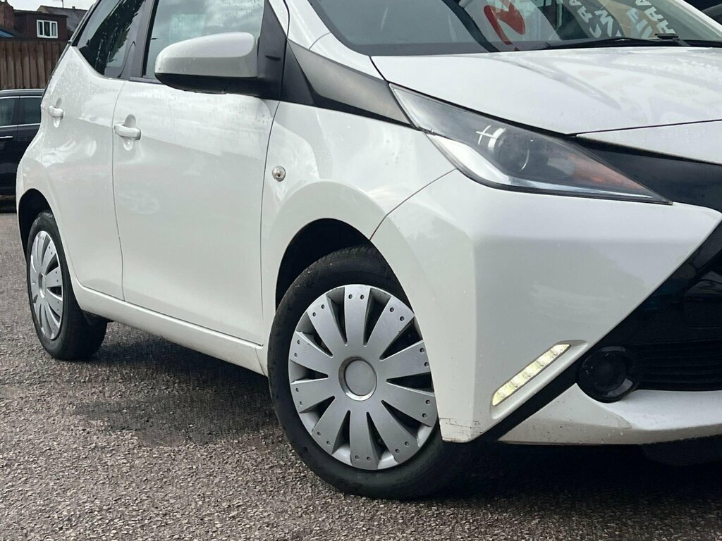 Toyota Aygo 1.0 Vvt-i X-play Euro 5 Euro 5 White #5