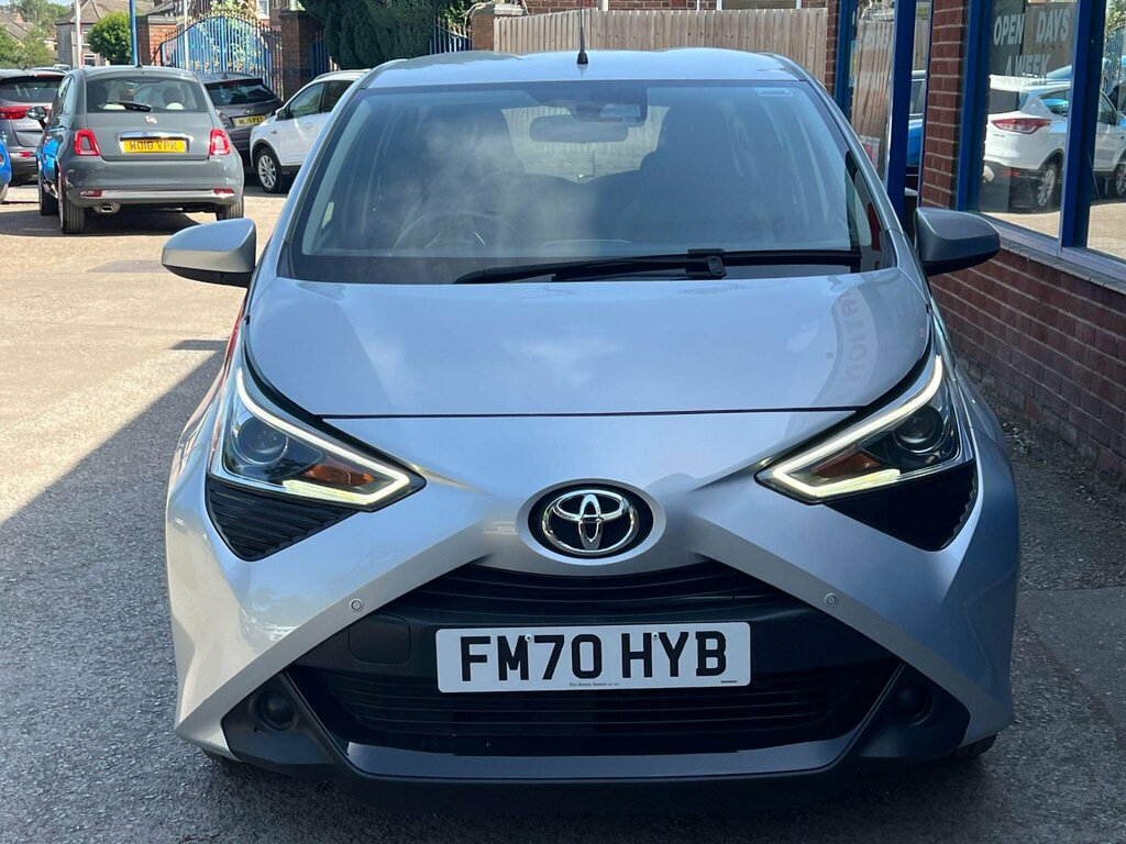 Toyota Aygo 1.0 Vvt-i X-play Euro 6 Safety Sense Silver #2