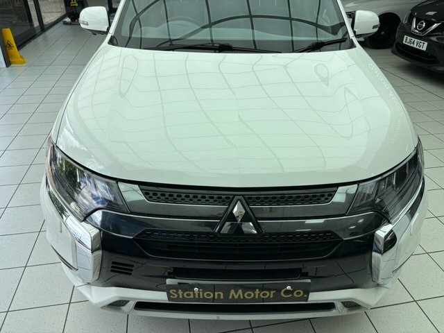 Mitsubishi Outlander  White #21