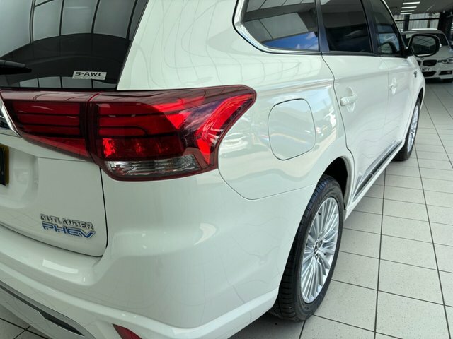 Mitsubishi Outlander  White #17