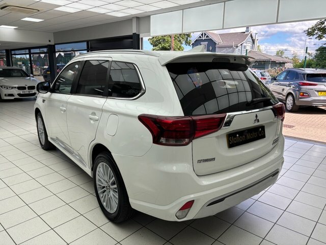 Mitsubishi Outlander  White #8