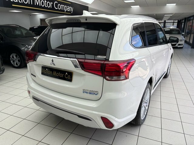 Mitsubishi Outlander  White #11
