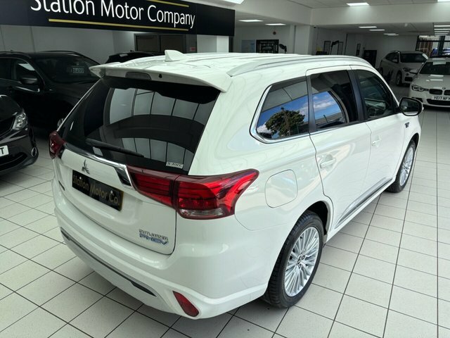 Mitsubishi Outlander  White #18