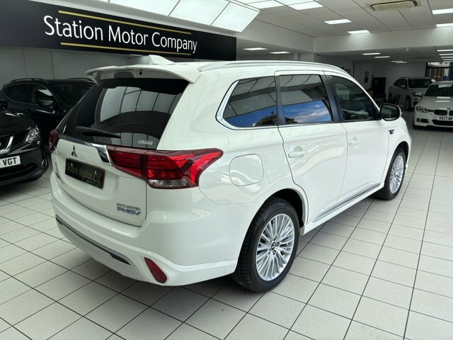 Mitsubishi Outlander  White #12