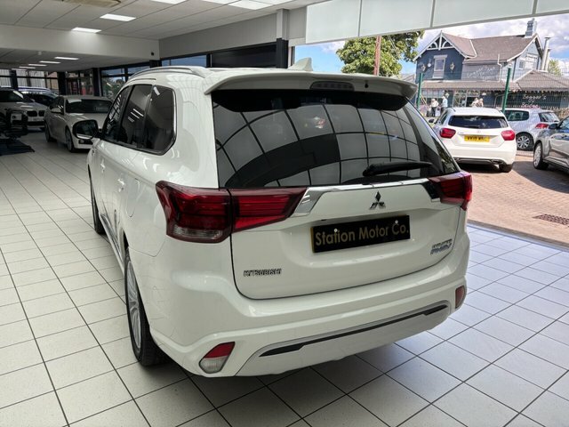 Mitsubishi Outlander  White #9