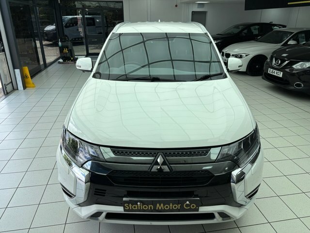 Mitsubishi Outlander  White #22