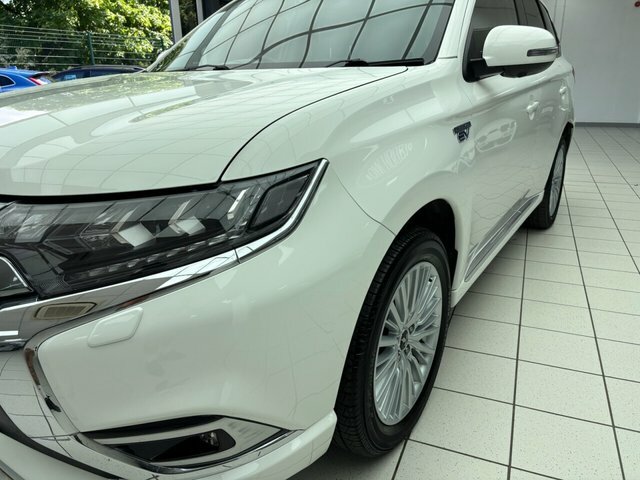 Mitsubishi Outlander  White #15