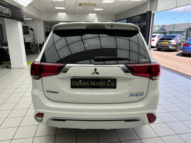 Mitsubishi Outlander  White #10