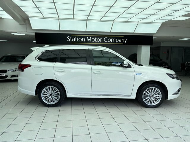 Mitsubishi Outlander  White #13