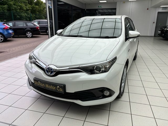 Toyota Auris Vvt-h Business Edition Hatchback White #5