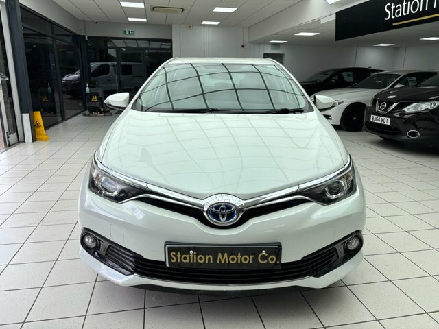 Toyota Auris Vvt-h Business Edition Hatchback White #4