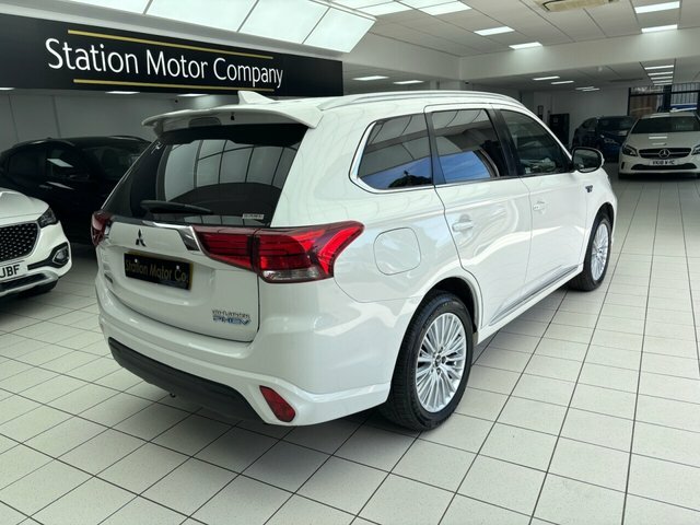 Mitsubishi Outlander 2.4 Phev 4H 207 Bhp White #12