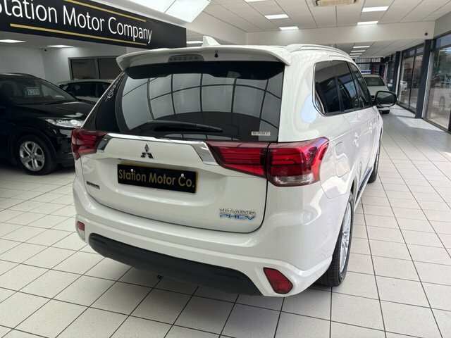 Mitsubishi Outlander 2.4 Phev 4H 207 Bhp White #11
