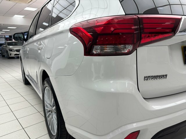 Mitsubishi Outlander 2.4 Phev 4H 207 Bhp White #16